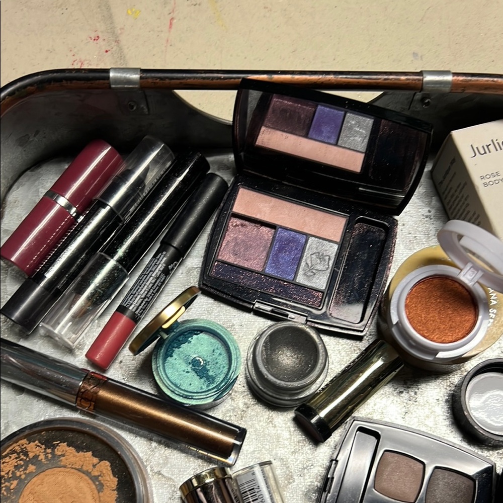 Assorted Makeup Collection - Picture 12 of 12